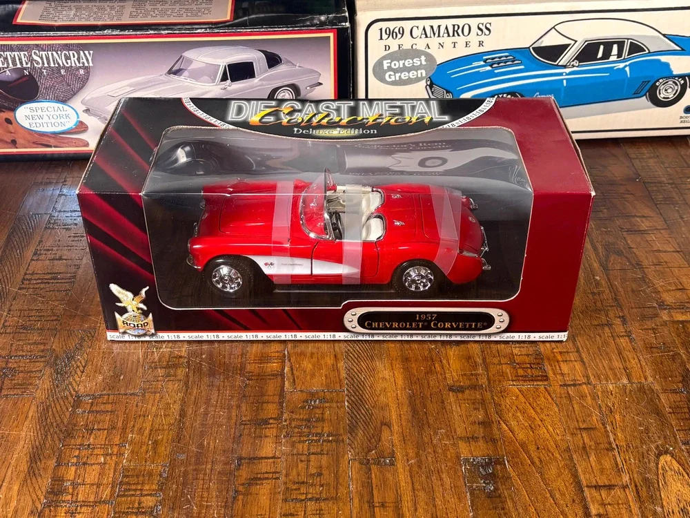 1957 Chevrolet Corvette Red Die-Cast Model Car 1:18 Scale Road Legends Deluxe